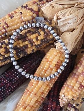Pretty NWT Native American Navajo Sterling 7 1/2" 5mm Stretchy Pearl Bracelet 🩶